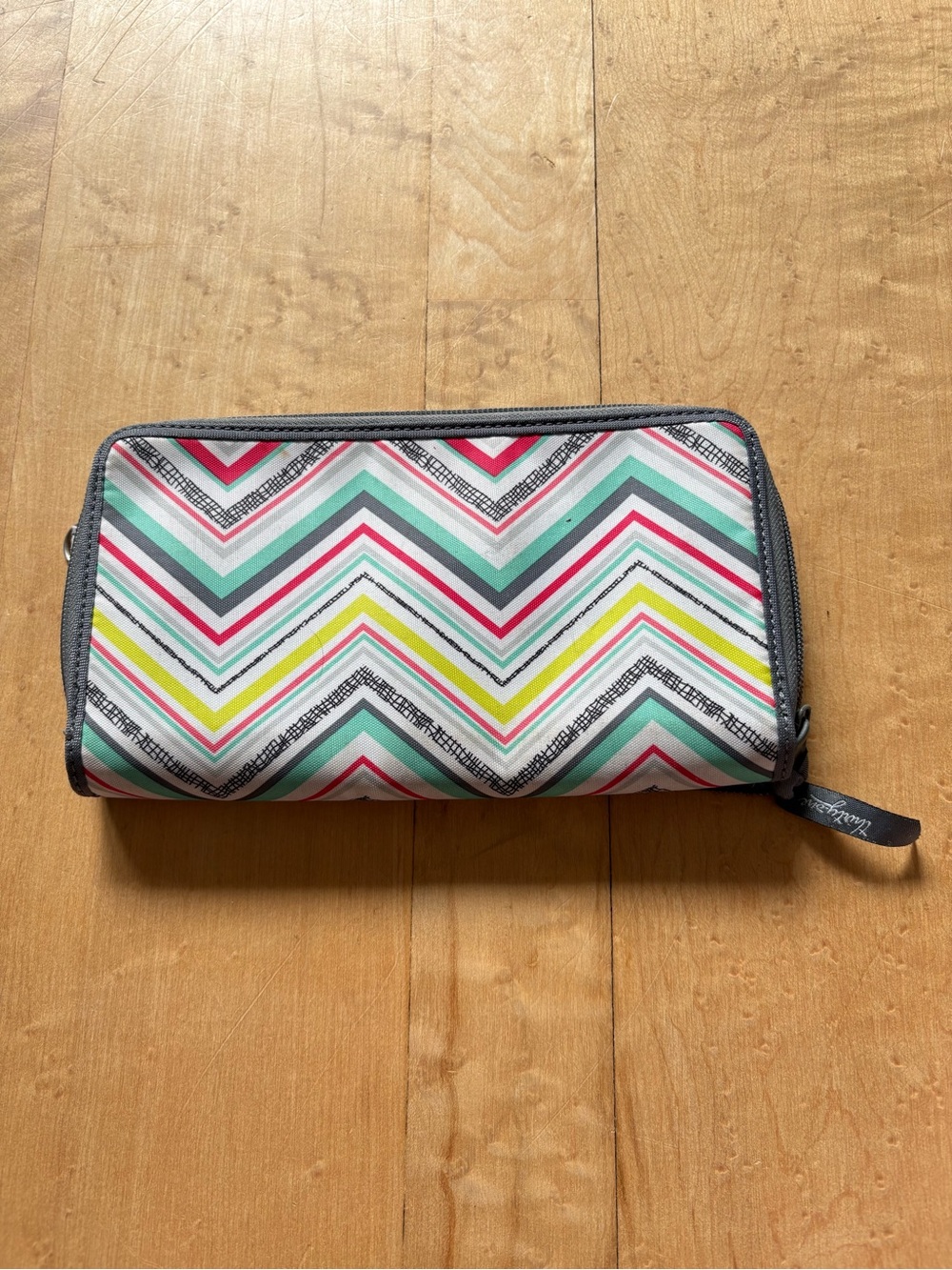 thirty-one Coupon Clutch Chevron Pattern Zip Wallet in Gray, Pink, Teal, Yellow